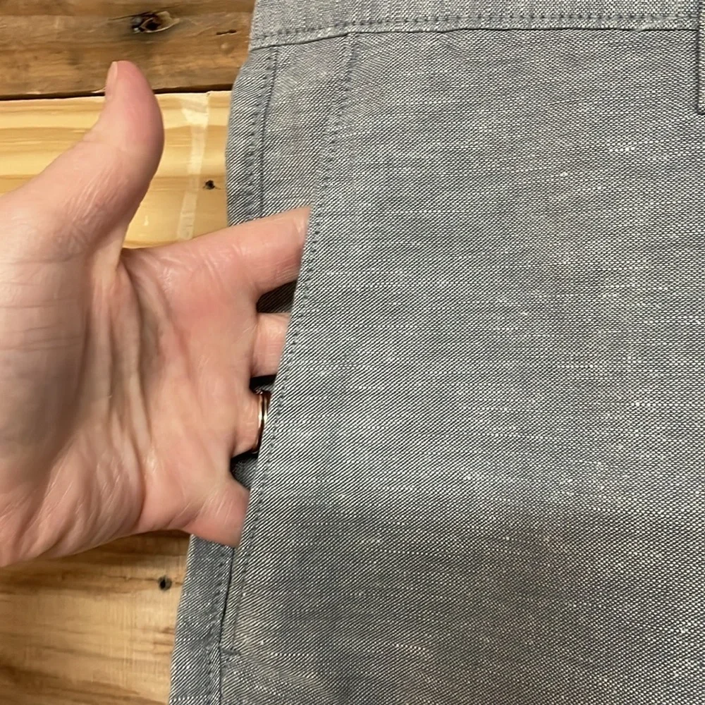 Banana Republic size 32 Gray City Straight Fit 11” Short with front&back pocket